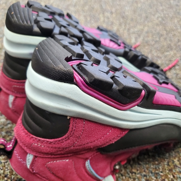 Brand new 8.5 women cabelas - Picture 2 of 9